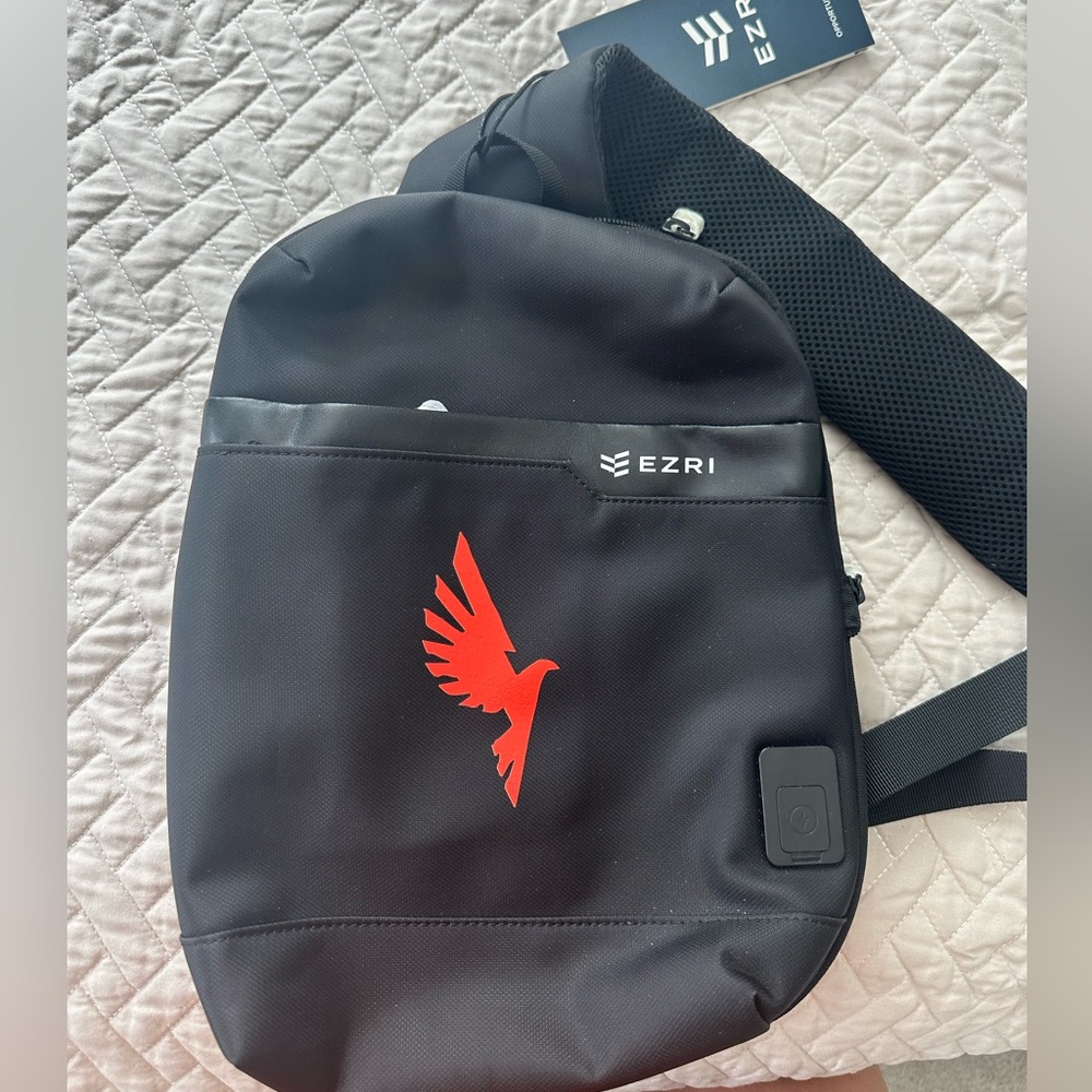 Ezri sling bag